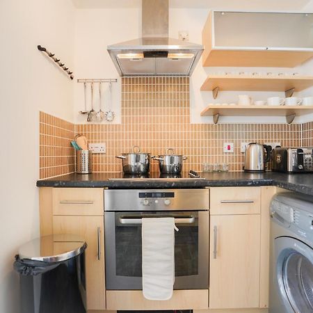 Stylish Apartment With Private Parking カーディフ エクステリア 写真