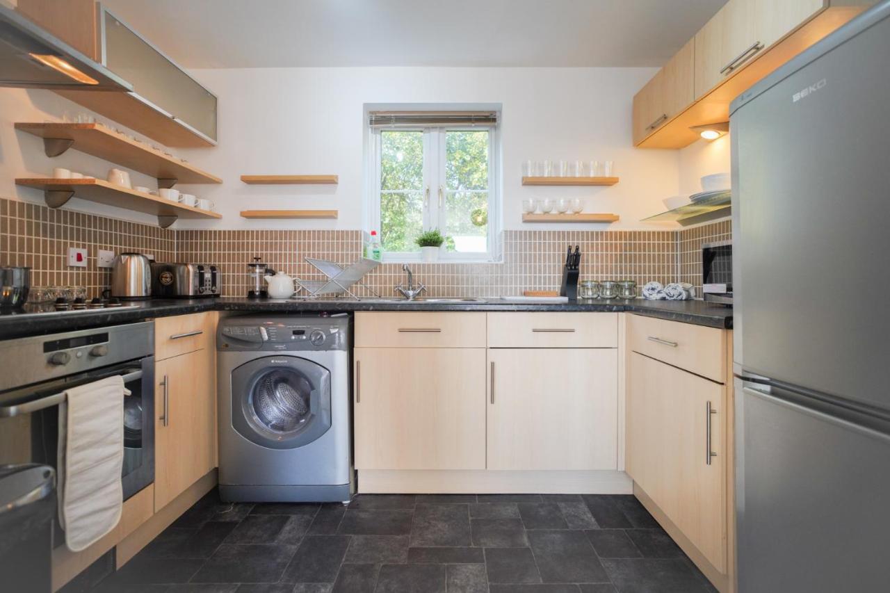 Stylish Apartment With Private Parking カーディフ エクステリア 写真