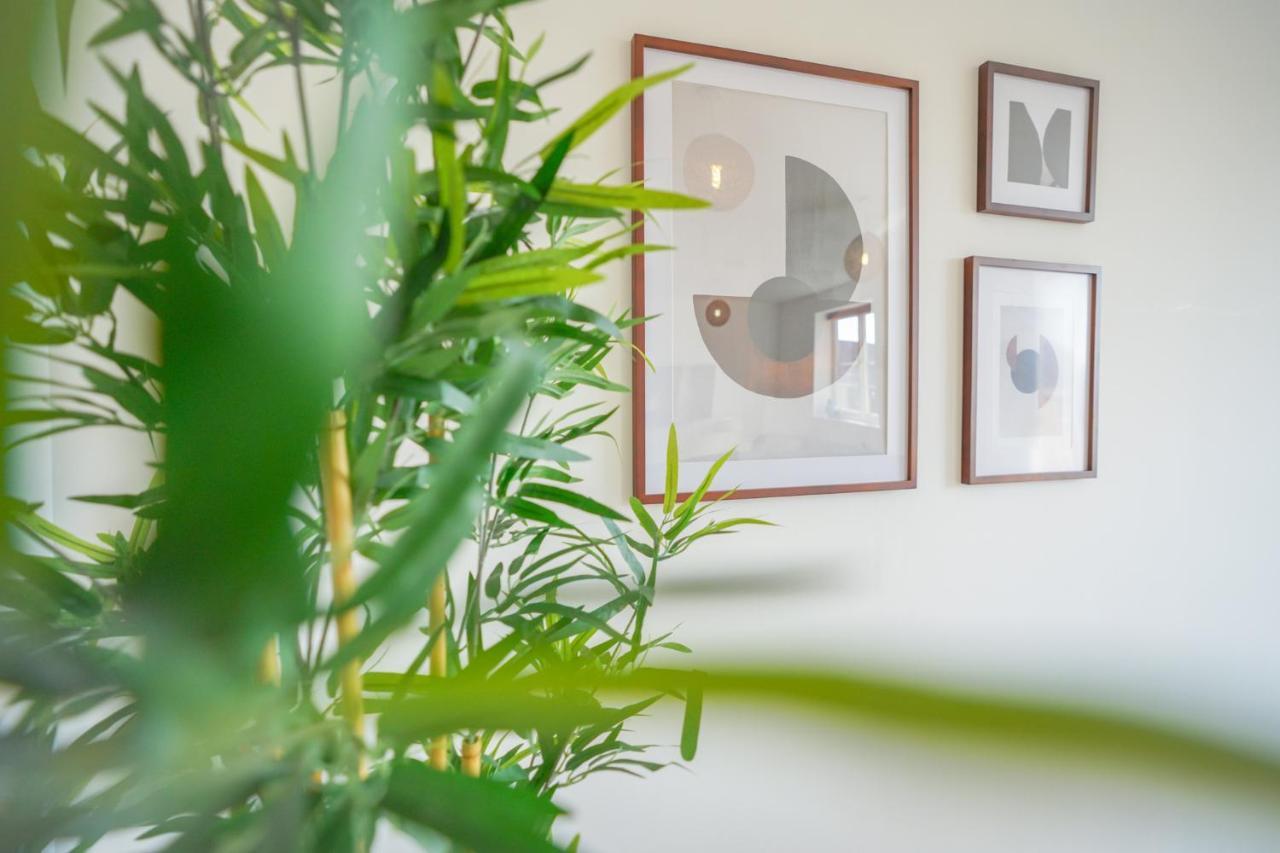 Stylish Apartment With Private Parking カーディフ エクステリア 写真