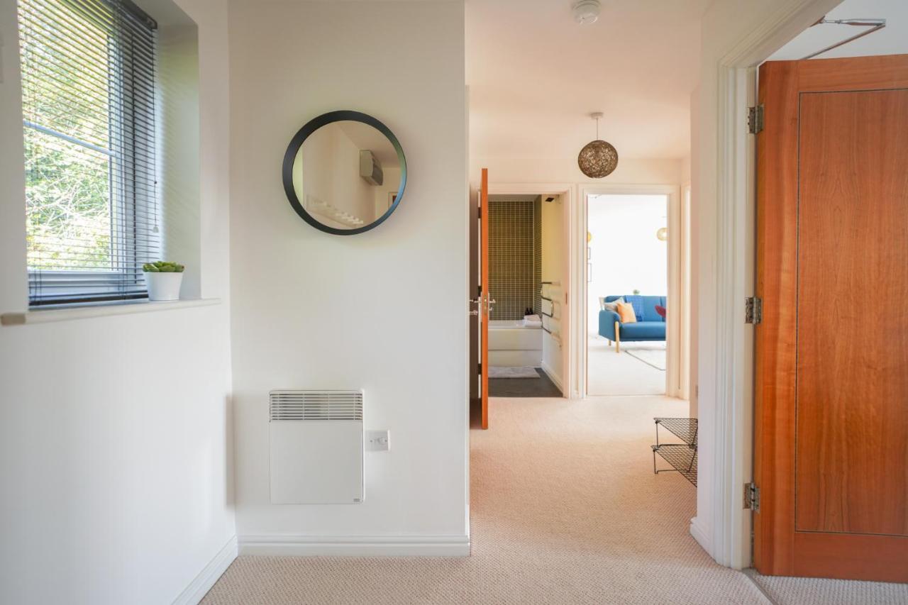 Stylish Apartment With Private Parking カーディフ エクステリア 写真