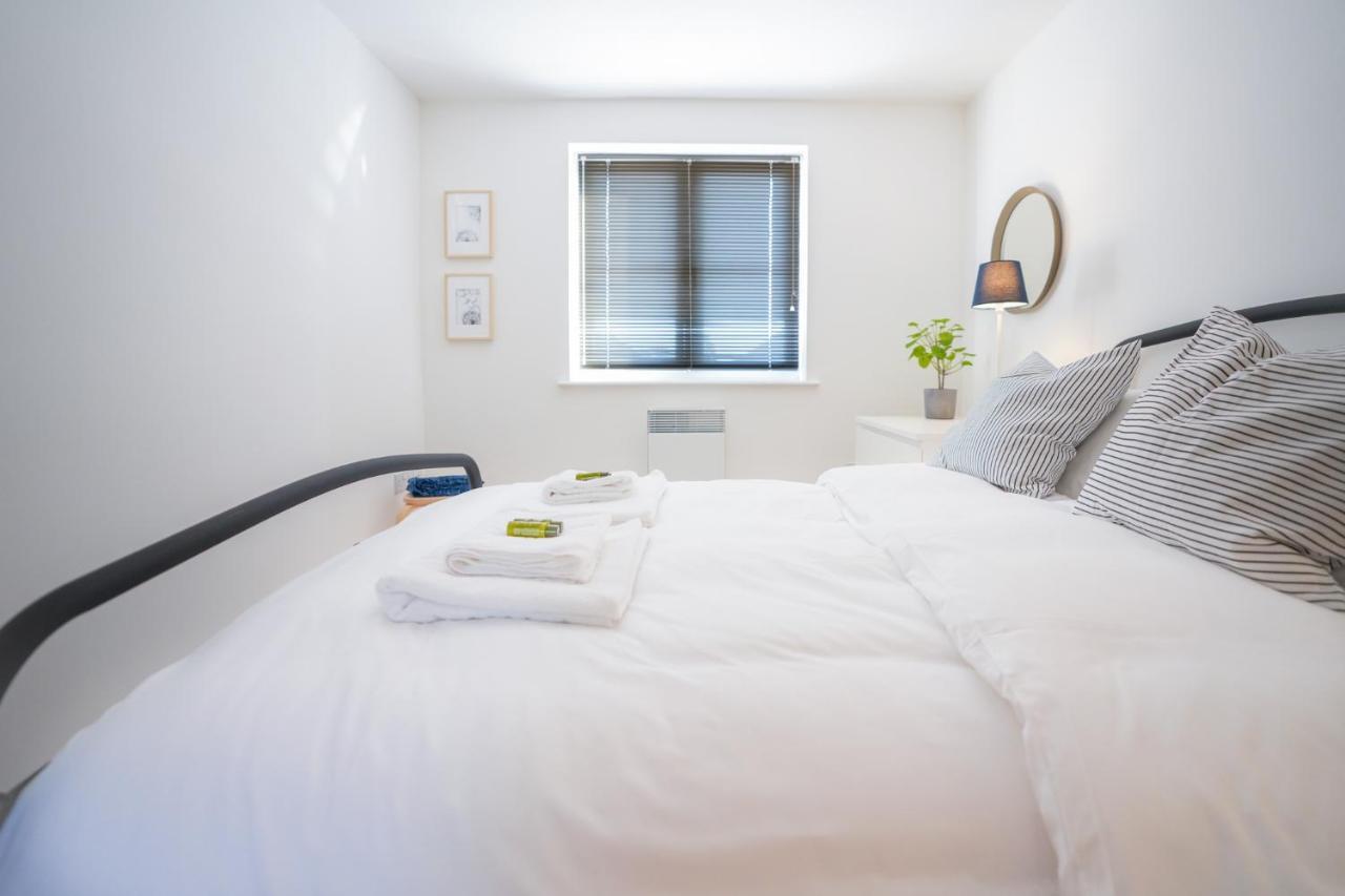 Stylish Apartment With Private Parking カーディフ エクステリア 写真