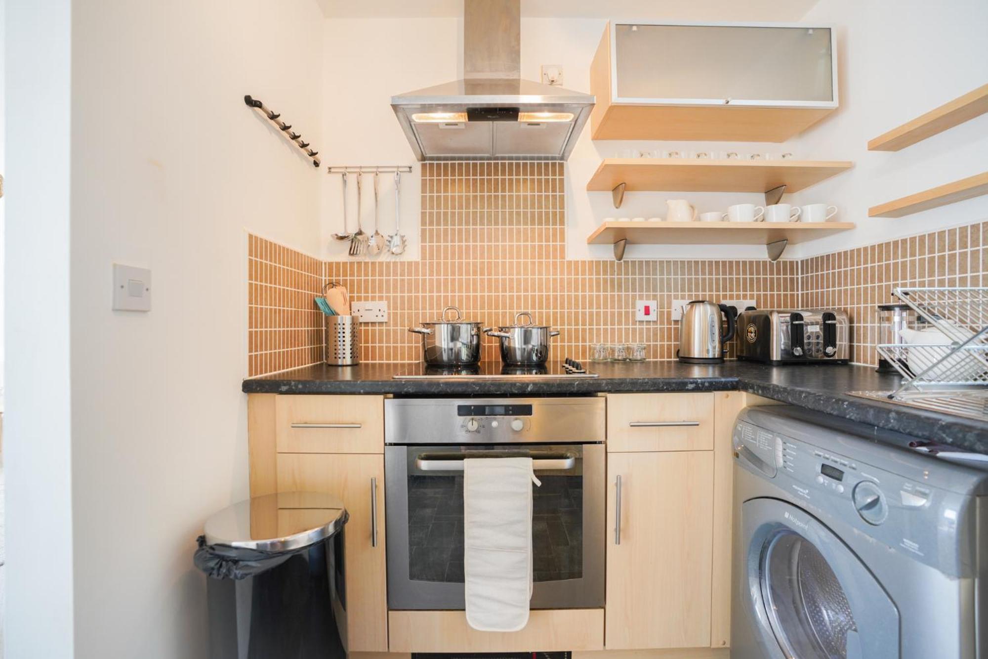 Stylish Apartment With Private Parking カーディフ エクステリア 写真