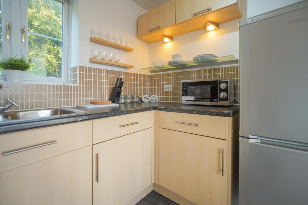 Stylish Apartment With Private Parking カーディフ エクステリア 写真
