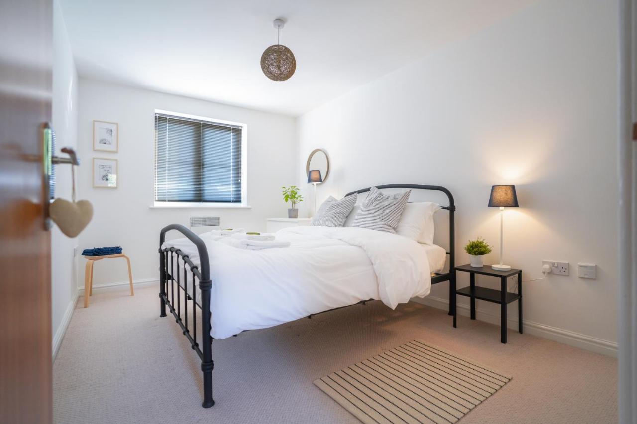 Stylish Apartment With Private Parking カーディフ エクステリア 写真