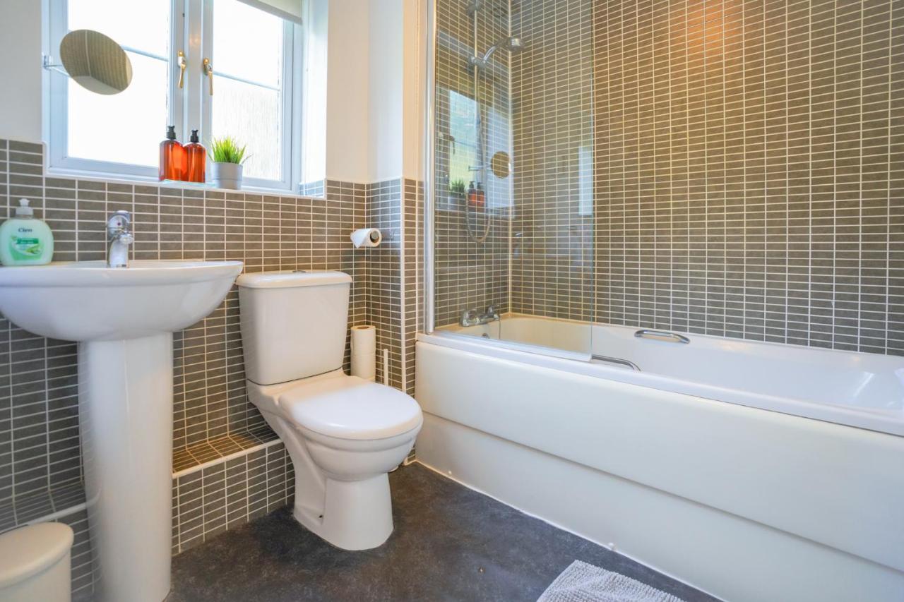 Stylish Apartment With Private Parking カーディフ エクステリア 写真