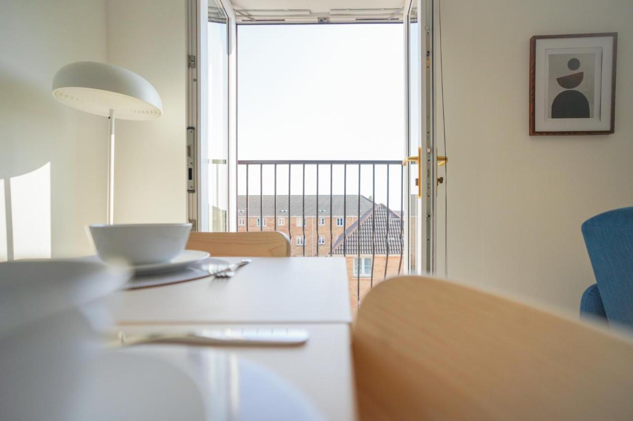 Stylish Apartment With Private Parking カーディフ エクステリア 写真