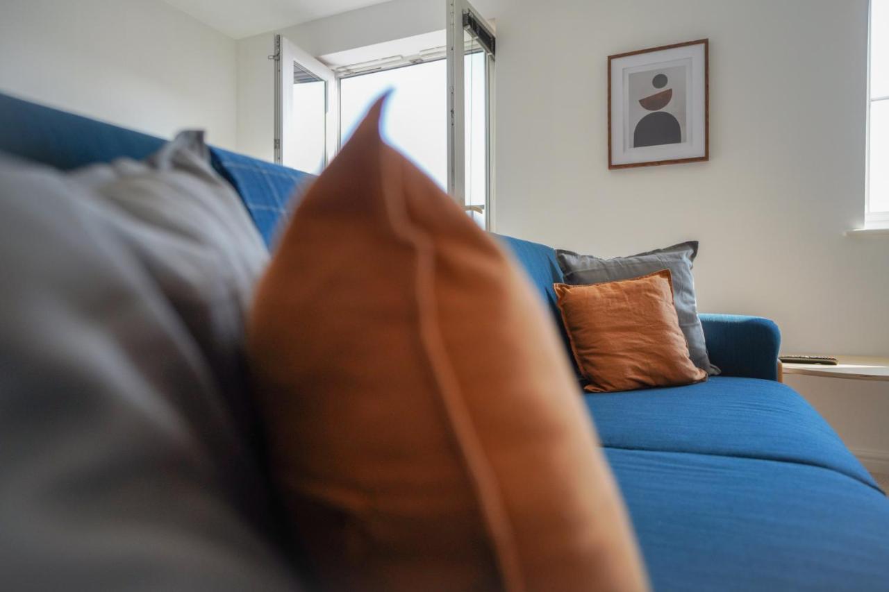 Stylish Apartment With Private Parking カーディフ エクステリア 写真